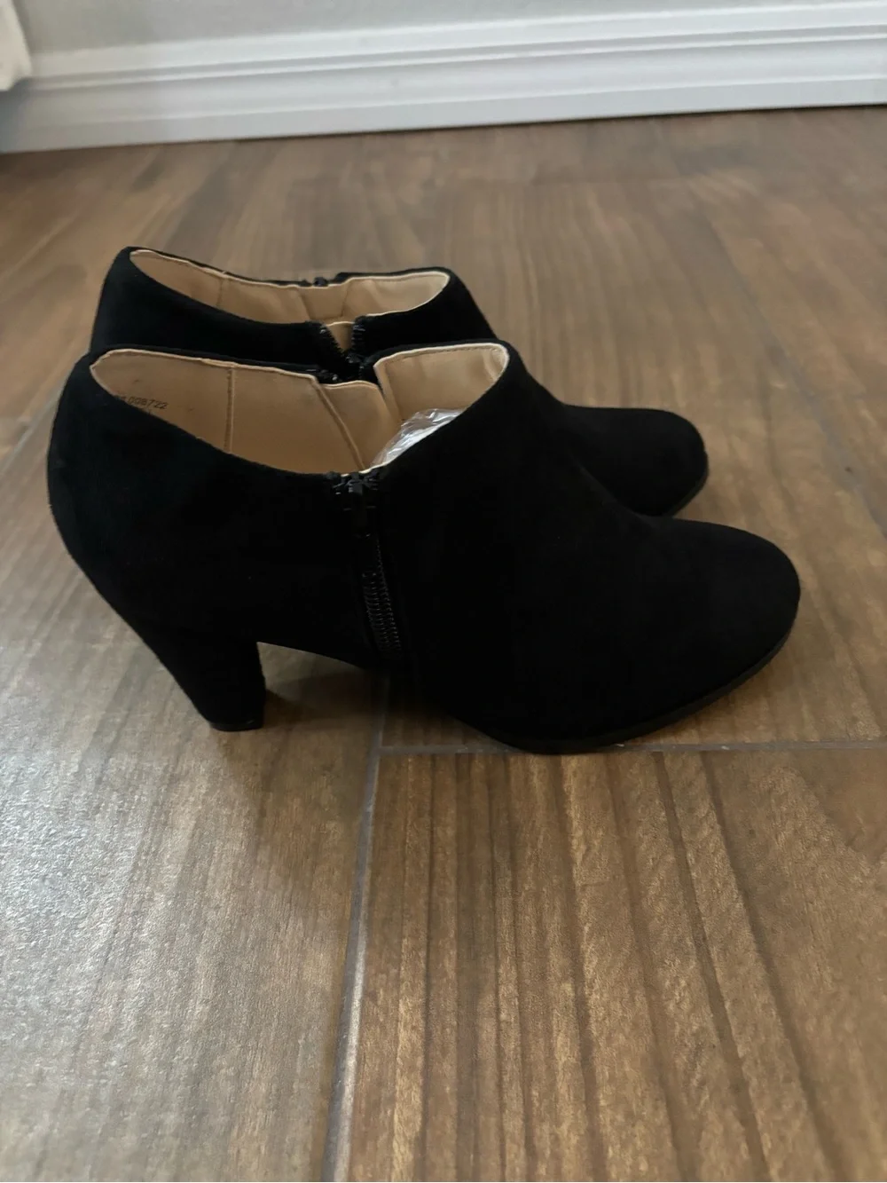 Journee Collection Women's Comfort Wide Width Sanzi Bootie
